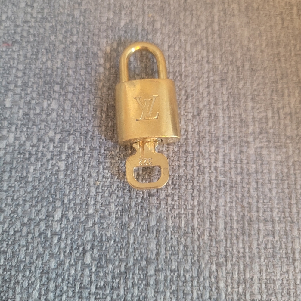 Louis Vuitton Lock and Key #322